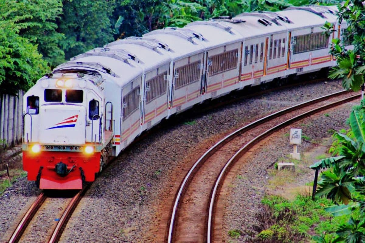 Dukung Transisi Energi Bersih di Sektor Perkeretaapian, PT KAI Bangun Fasilitas Pencampuran B40