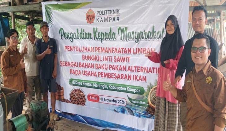 Bungkil Sawit Masuk Kolam Ikan