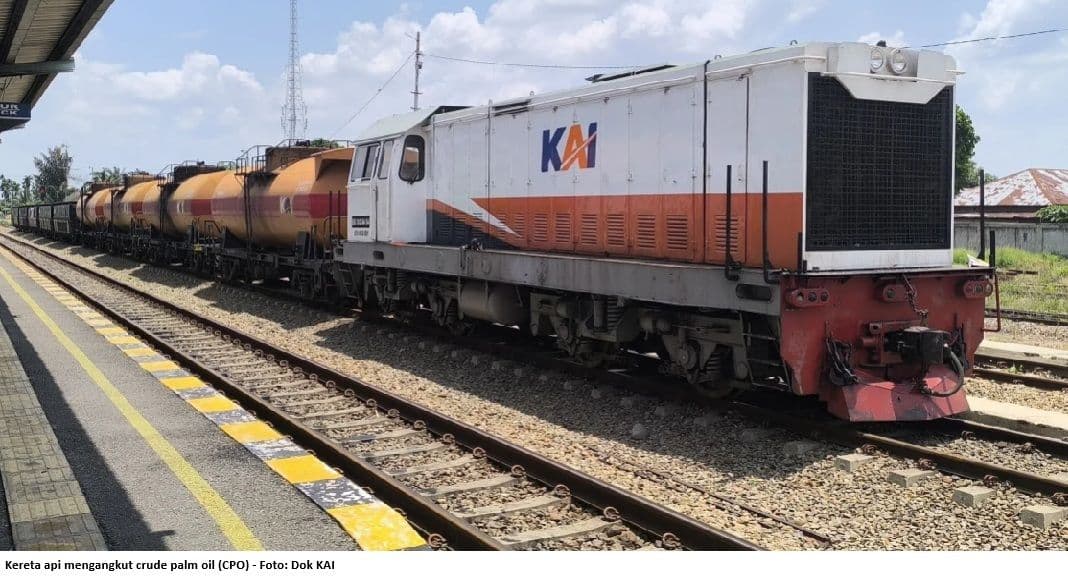 Kereta Api Berperan Strategis Pada Komoditas Kelapa Sawit