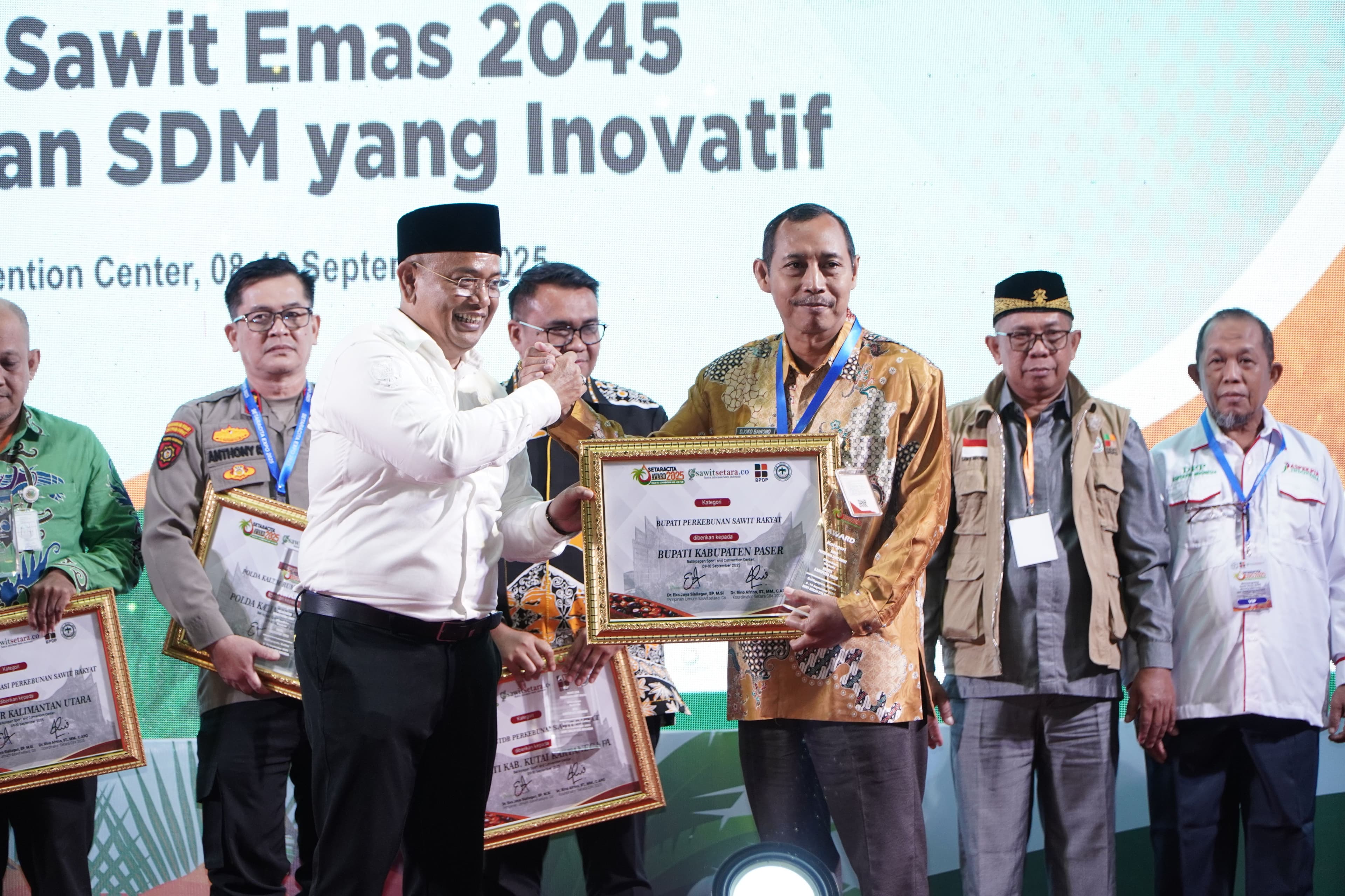 Deretan Prestasi 2025, Bupati Paser Fahmi Fadli Raih Penghargaan Bergengsi dari APKASINDO