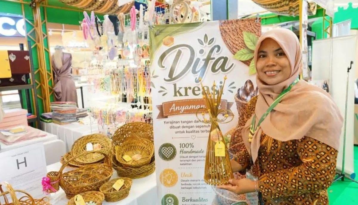 Dulu Kuli Angkut Sawit, Kini Siti Rohani Sukses Menganyam Lidi Jadi Cuan