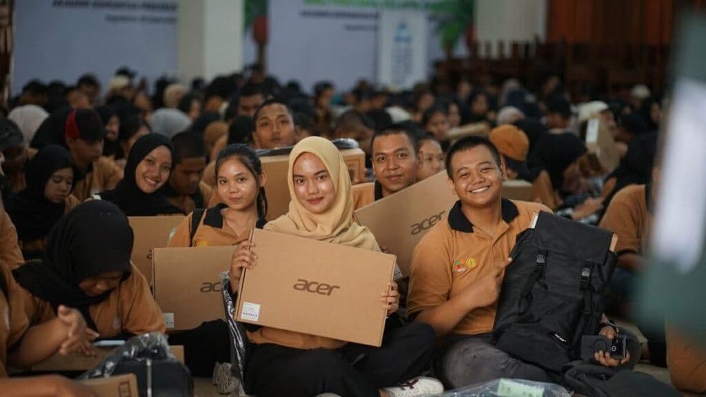 AKPY ‘STIPER’ Bagikan 570 Laptop ke Mahasiswa Baru, Bekal Hadapi Era Digital di Industri Sawit